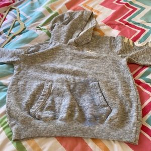 I’m selling a Abercrombie sweatshirt